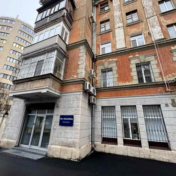 Мусліма Магомаєва вул., 1-А