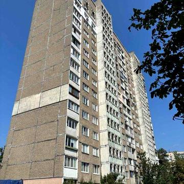 Продам 2-х кімнатну квартиру Оболонський район вул. Озерна