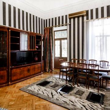 Європейська пл. (Катерининська), 19