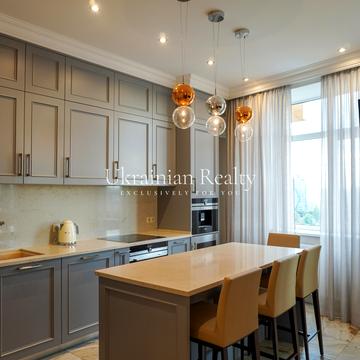 Лесі Українки бульв., 7-А