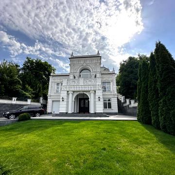 Редутна вул., 37