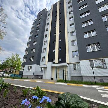 Сертифікат, постанова! Оф-2% 3к.кв з косметичним ремонтом біля школи!