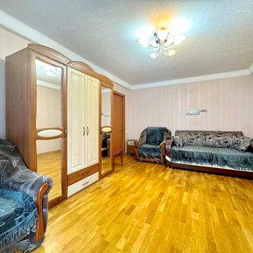 Оболонський просп., 12