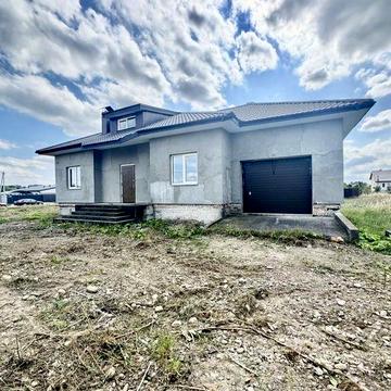 Добротний будинок з великою земельною ділянкою в с. Старий Лисець.