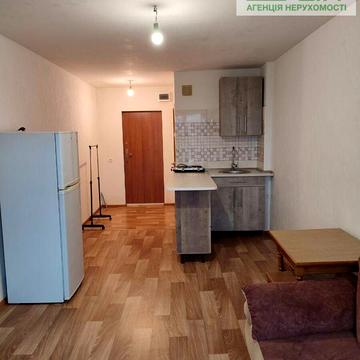 Університецький, 21
