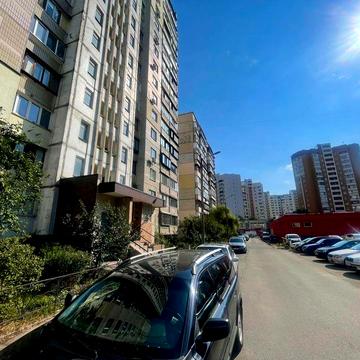 Вишняківська 8а, 10 хв до метро. Терміновий продаж! Без комісії!