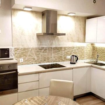 Дмитрівська вул., 60/19