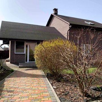 Затишний будинок у престижному районі селища Гора.