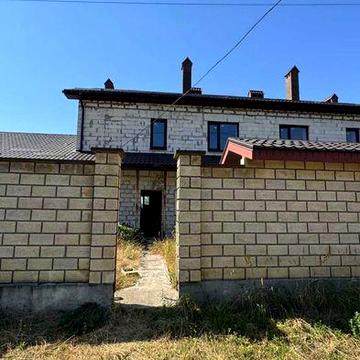 В продажу будинок-дуплекс на 2 родини