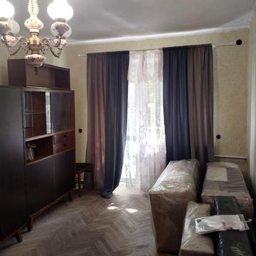 Семінарська вул., 18