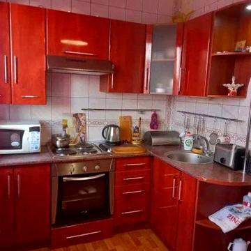 Продам 2 комн кв Жилое  состояние Мебель Техника метро Масельского OA