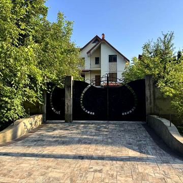 Продаж будинку біля озера Наварія в Поршні / Малечковичі