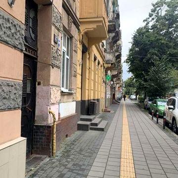 Продаж 2 кім.квартири на Степана Бандери