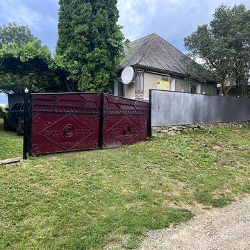 Продам будинок з земельною ділянкою