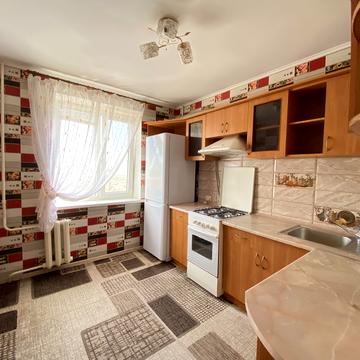Героїв України просп. (Героїв Сталінграду), 75а