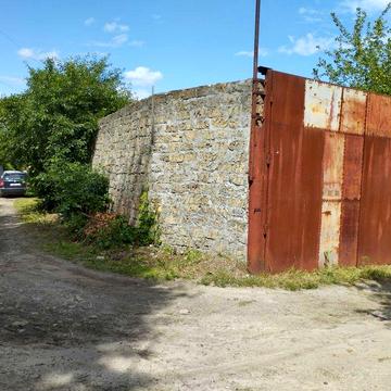 Кутова ділянка, ділиться на три, Спортивна 12, Радужний, "Приозерне".