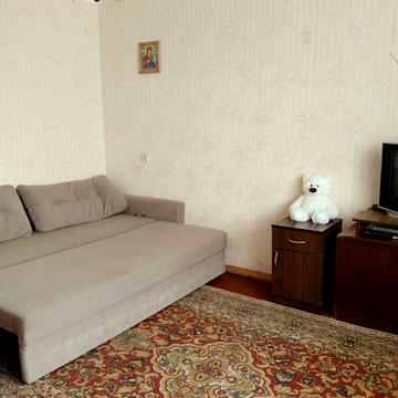 Здається 1 кімнатна , техніка , меблі