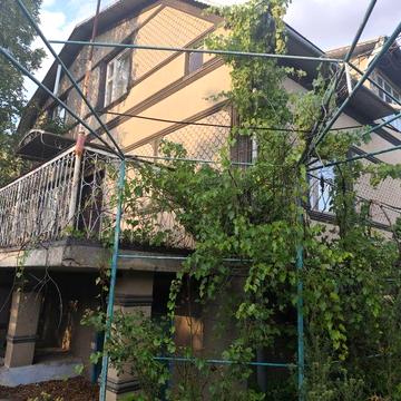 Продам будинок 370 м2 і приватна 25 сот земля