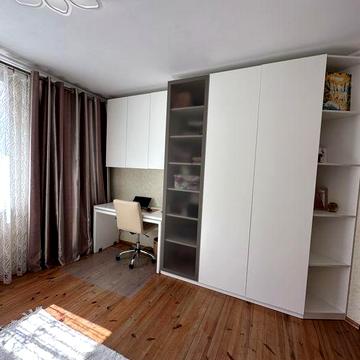 50 м2 Простора квартира повністю укомплектована. Біля парку.