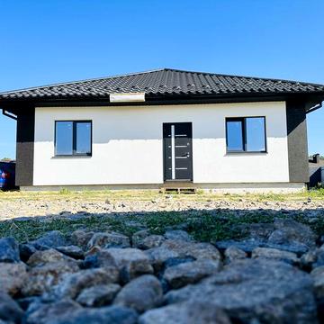 Одноповерховий сучасний будинок