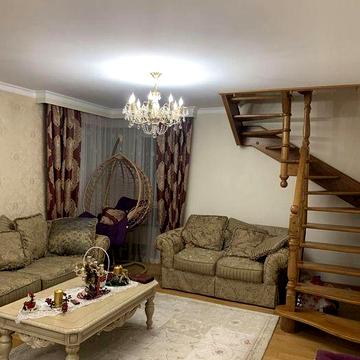 4-к, Івасюка вул., 11, Каскад