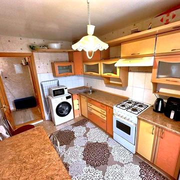 Однокімнатна квартира із просторою кухнею! Чудовий стан!
