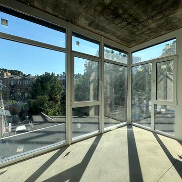 Малий узвіз, 6