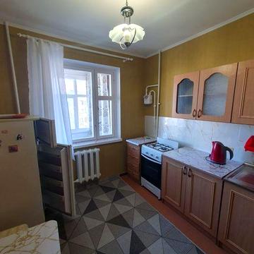 Сдаётся 1-комнатная крупногабаритная квартира. Намыв. Лазурная.