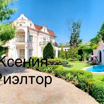 Комфортный дом на фонтане с бассейном будинок