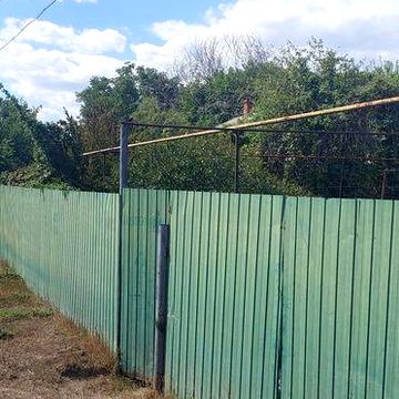 Продам дом, есть газ, свет, скважина, печное отопление.