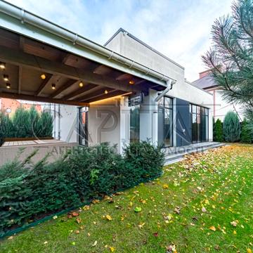 Зоряна вул.