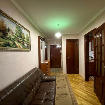 Академіка Ющенка вул., 8