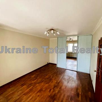Миколи Лаврухіна вул., 7