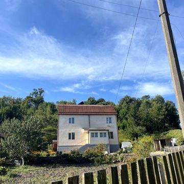 Продаж будинку в мальовничому місті для великої родини. Присутній торг