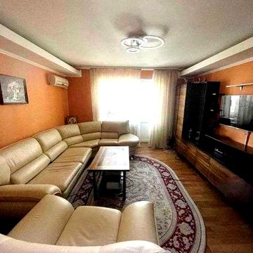 Срочно продам 2х комн кв м Армейская 3/5 с ремонтом