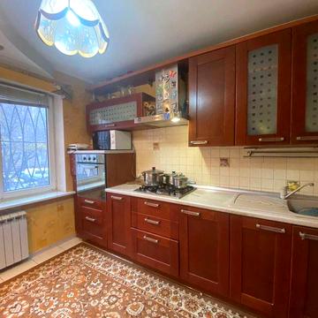 Продам 3-к квартиру на Победе-4