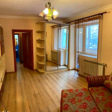 Василя Симоненка вул., 41