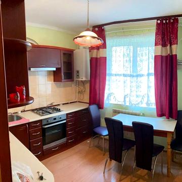 Василя Симоненка вул., 41