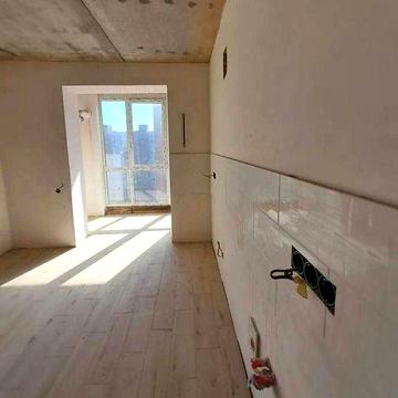 Квартира з АГВ, з незакінченим ремонтом у цегляному ЖК.