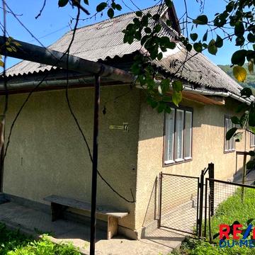 Пропозиція: частина спареного будинку в центрі Рахова !