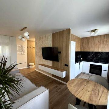 Продається стильна 3-кімнатна квартира біля метро Виставковий центр