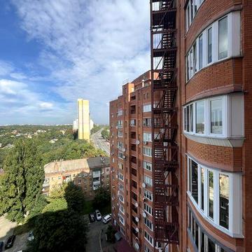Продам 3х к кв з панорамним видом на Голосіївський ліс!