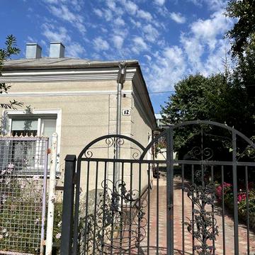 Продається домогосподарство в центральній частині м.Тернополя.