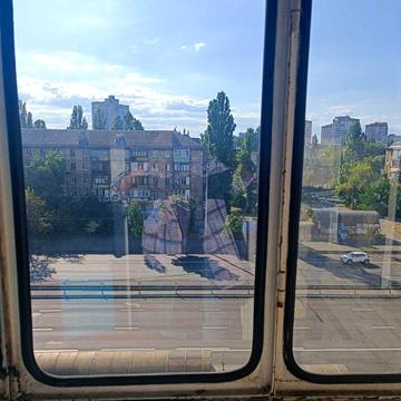 Продається квартира на проспекті Леоніда Каденюка  10/2