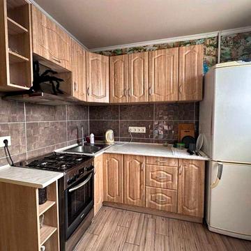 Продаж трикімнатної квартири в Києві, з ремонтом та меблями
