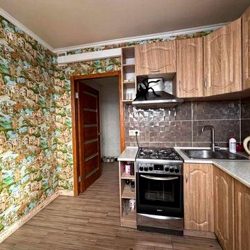 Продаж трикімнатної квартири в Києві, з ремонтом та меблями