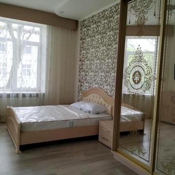 Братів Міхновських вул. (Московська), 45