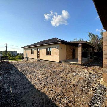 Одноповерховий будинок для сімї.