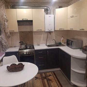 2 кімн Мелаллург район вул.Криворіжсталі,1/5 поверх ремонт, все є