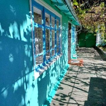 Будинок в центрі Чормноморська з просторою ділянкою